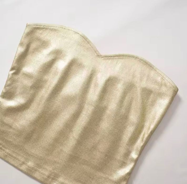 Топ з золотистої еластичної тканини