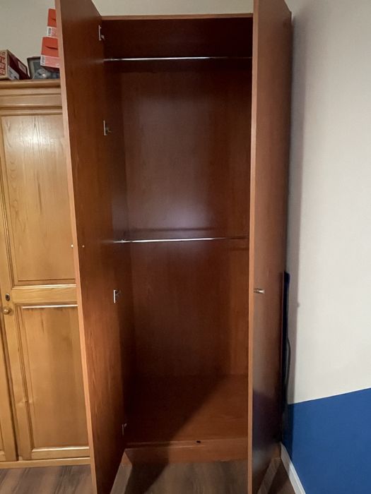 Roupeiro com dois varoes