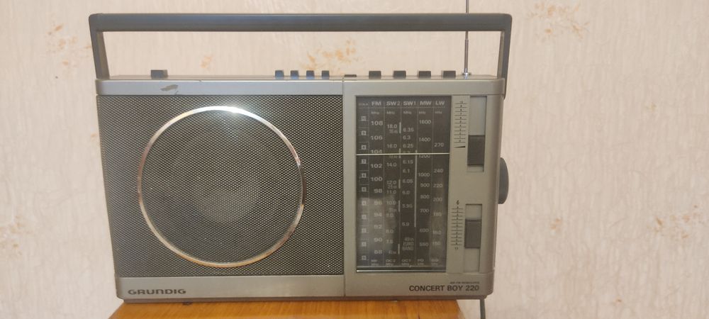 Всеволновый радиоприемник Grundig Concert Boy 220