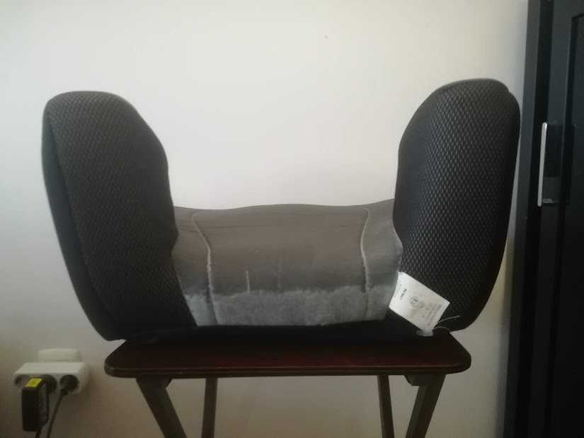 Assento de criança para banco de carro