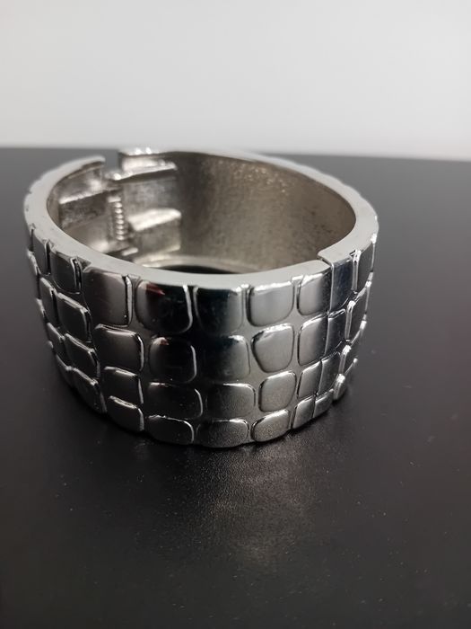 Pulseiras diversas com mola
