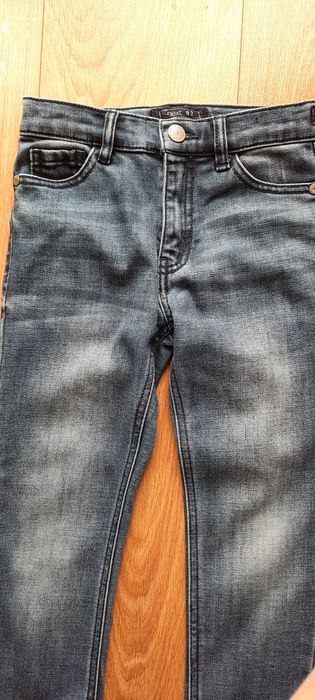 Sprzedam jeansowe spodnie z Next r.122