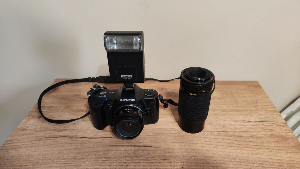 Aparat Olympus OM 101 + obiektyw Soligor  80-200mm + lampa