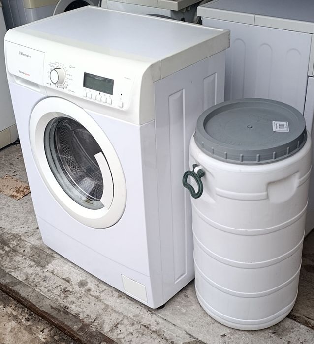 Пральна машина Electrolux EWS-105410A з баком для води