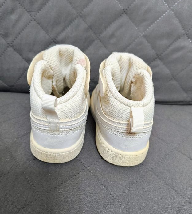 Sapatilhas ORIGINAIS Nike Court Borough Mid 2 (Tamanho 23.5) — Praticamente Novas
