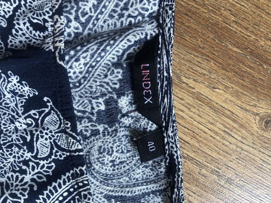 Sukienka wzór Lindex