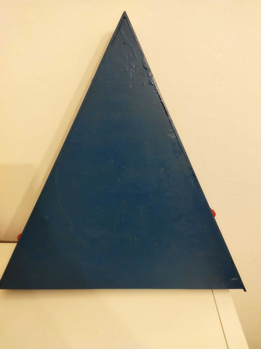 Niebieska drewniana półeczka,  imitacja choinki, na prezent