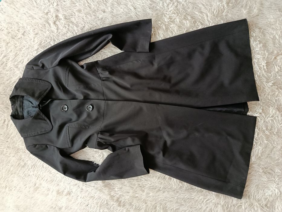 Elegancki czarny płaszcz damski rozkloszowany | klasyczny | S/M
