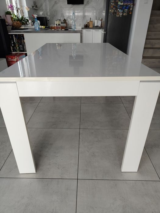 Sprzedam stół lakierowany