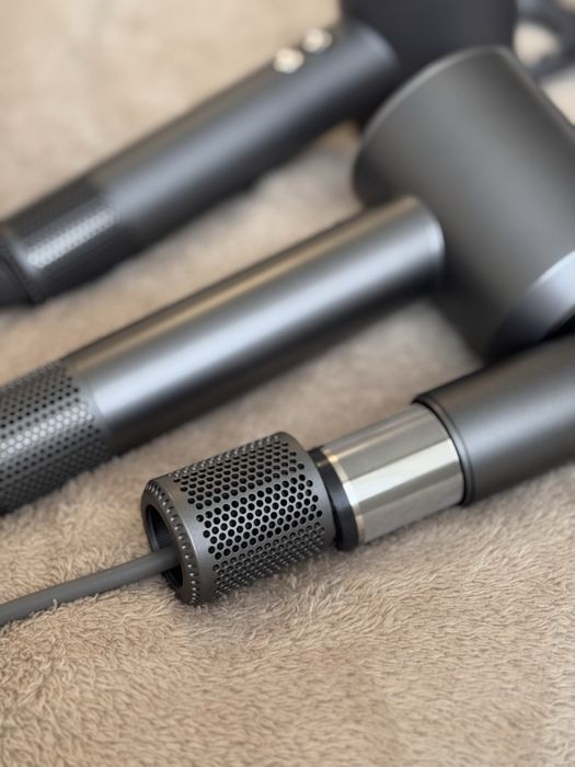 Фен-стайлер у стилі Dyson