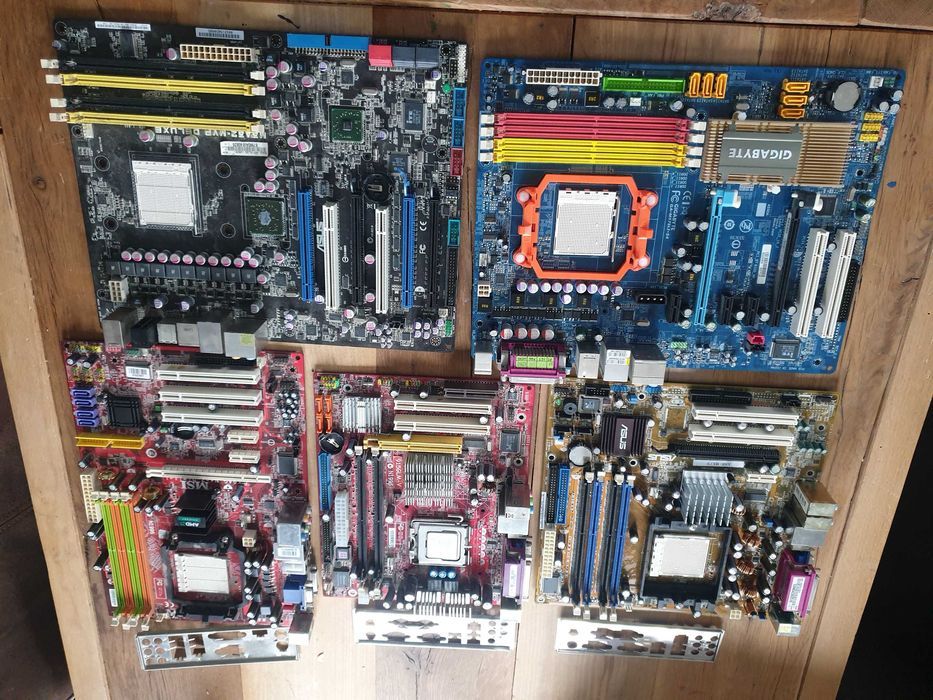 5x uszkodzona płyta główna