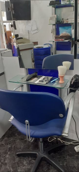 Bancada  para cabeleireiro com cadeira