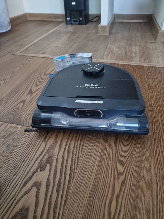 Robot sprzątający i myjacy Tefal