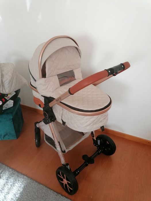 Carrinho de bebé bege Trio Novo
