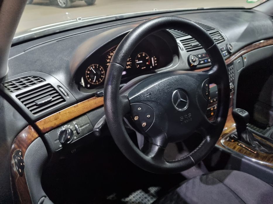 Mercedes-Benz e211