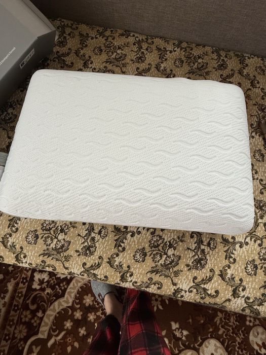 Подушка Jusk Gold Memory Vongsen 40/60/13 ( нова) 2 шт.