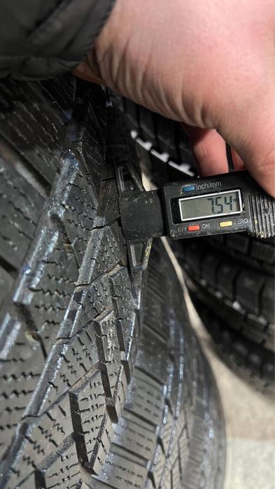 Комплект зимової гуми 235/60/18 Continental