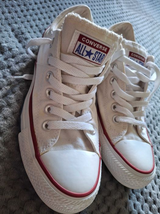 Białe trampki converse