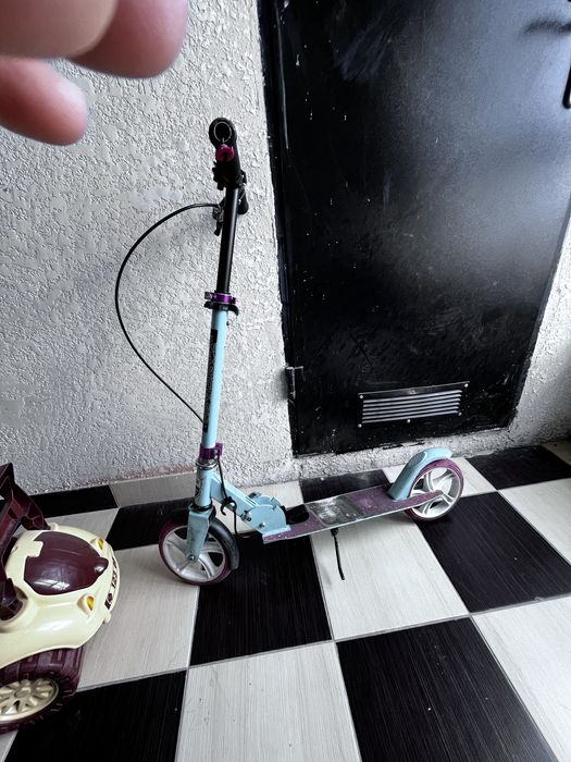 Самокат для дівчинки