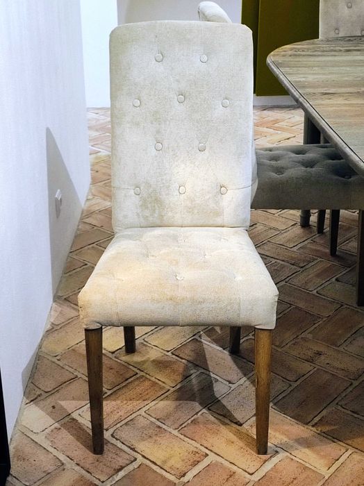 Mesa de Jantar Grande em Madeira e 6 Cadeiras Bege. (Conjunto)