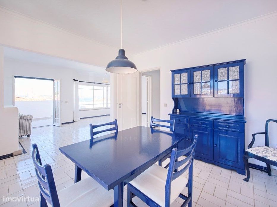 Apartamento T2 Com Vista Mar E Garagem No Centro De Cascais
