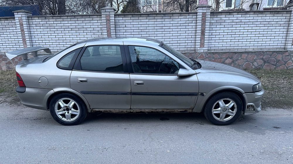 Продам Оpel vectra b 1997року 1.8 бензин. 370тис