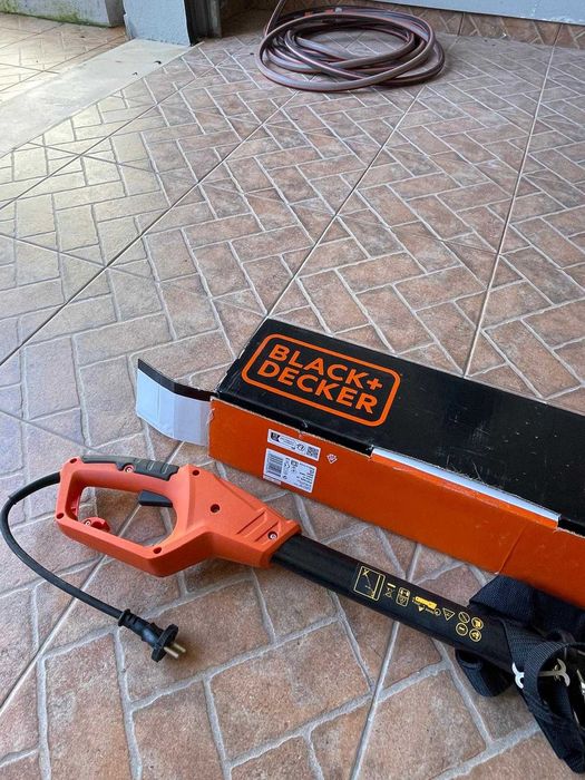 Eletrosserra telescópica BLACK + DECKER PS7525