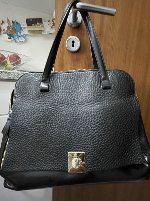 Furla Black Wallet in Very Good Condition