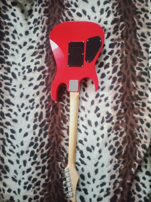 Срочно продам гитару