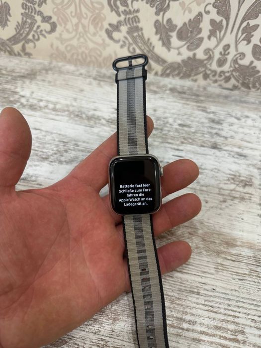Appel Watch 5 44mm.Stainless steel + Sapphire Crystal. LTE