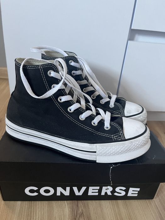 Czarne tranpki converse 36