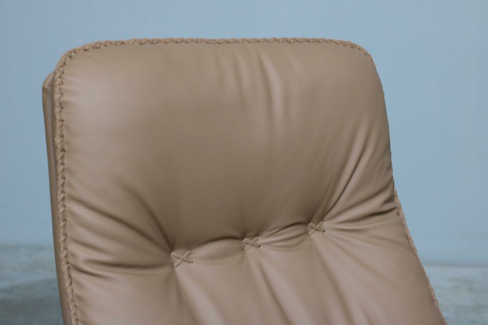 Poltrona De Sede em couro da década de 70