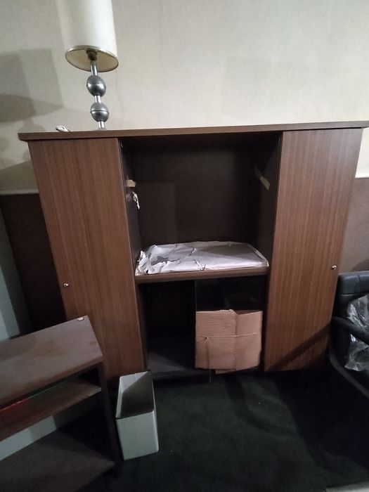 Móveis e artigos de escritório