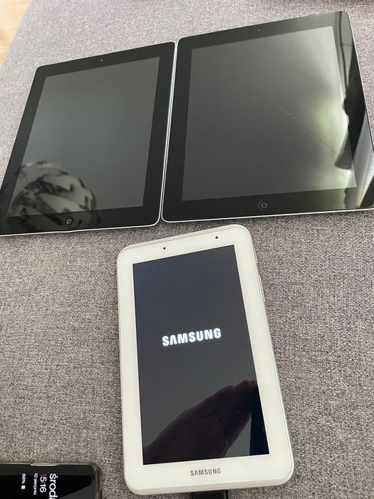 Dwa iPady i Samsung