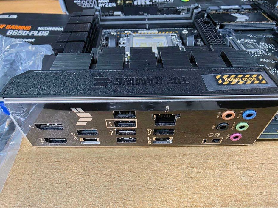 Материнська плата ASUS TUF GAMING B650-PLUS