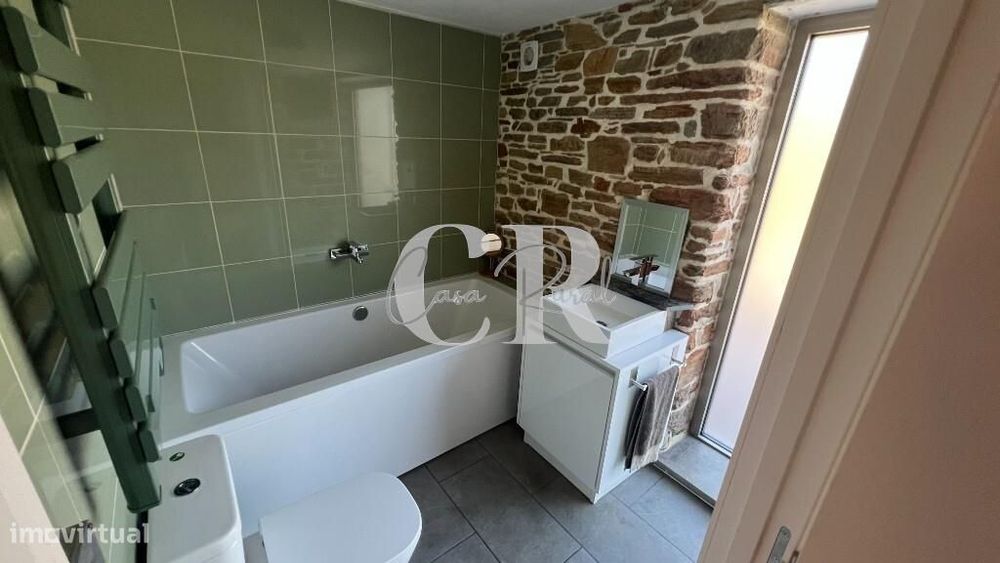 Casa de Pedra Renovada, Ruínas, Riacho, Poços e 15.570m2 de Terreno na