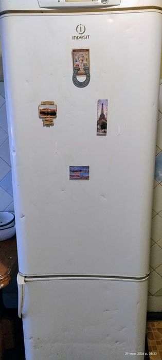 Продам холодильник б/у в працюючому стані.
