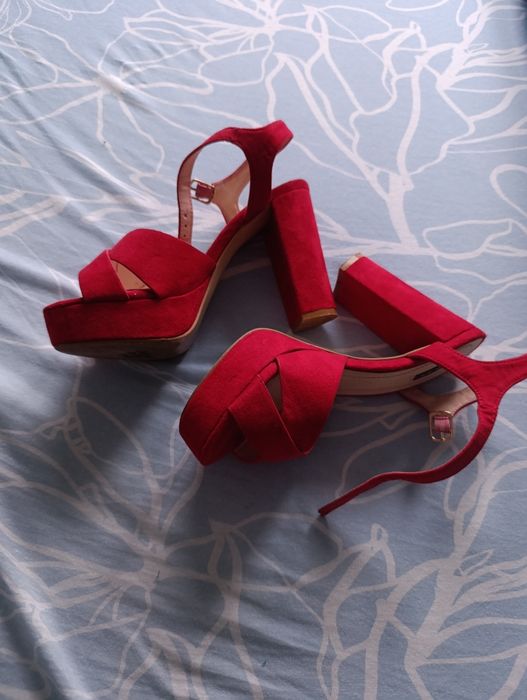 Buty sandały czerwone 37