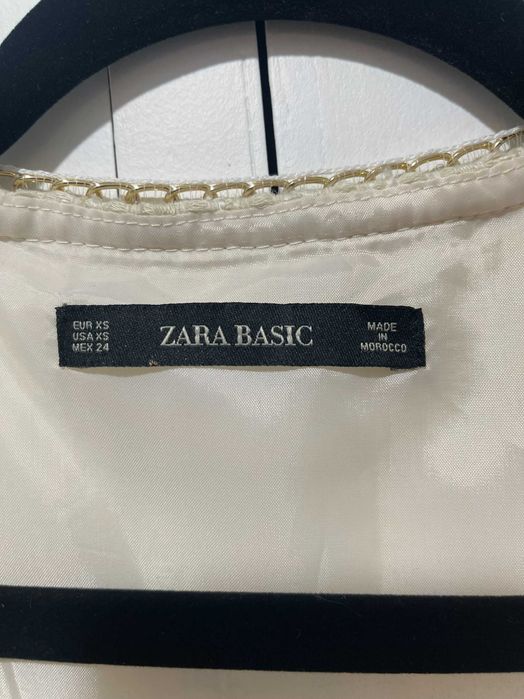Vestido Tweed Zara Basic Off-White com Pérolas e Corrente - Tam. XS