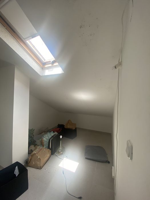 Arrecadação/Sótão  ultimo andar prédio c/ elevador ( não habitável )