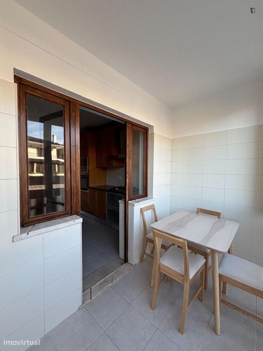 Quarto - localizado em Carcavelos Lisbon