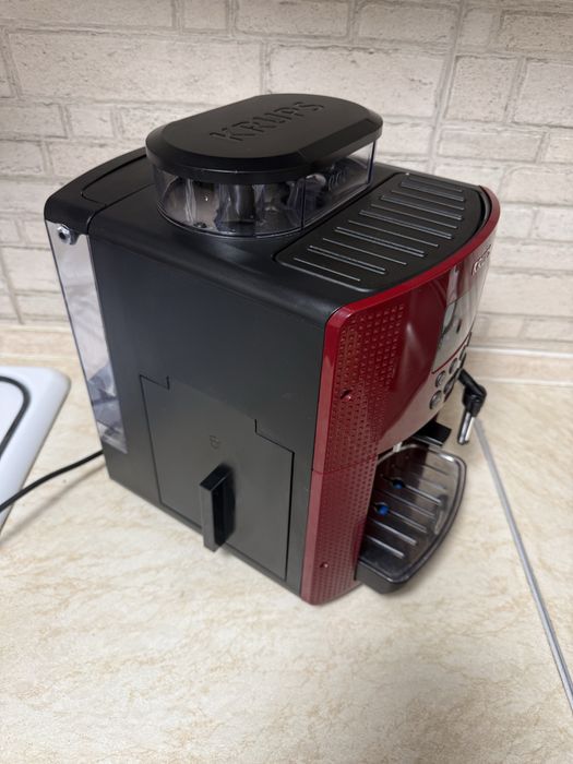 Кавомашина Krups Essential Roma Red EA815