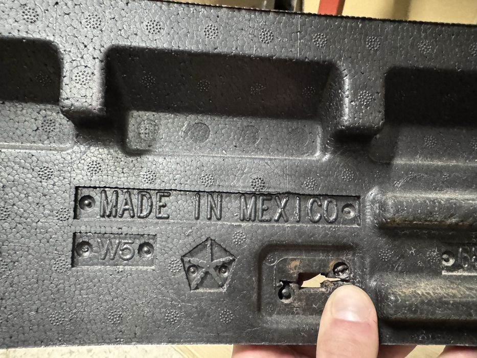 Абсорбер переднього заднього бампера пінопласт Dodge Journey Se