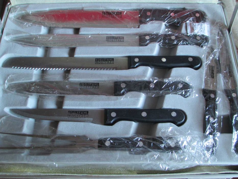 komplet noży + sztućce w walizce