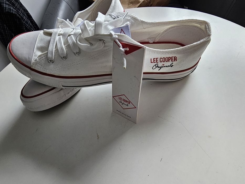 ***Lee cooper***