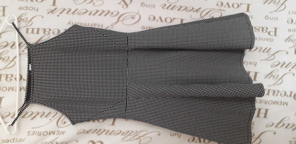 Damska sukienka w kratkę