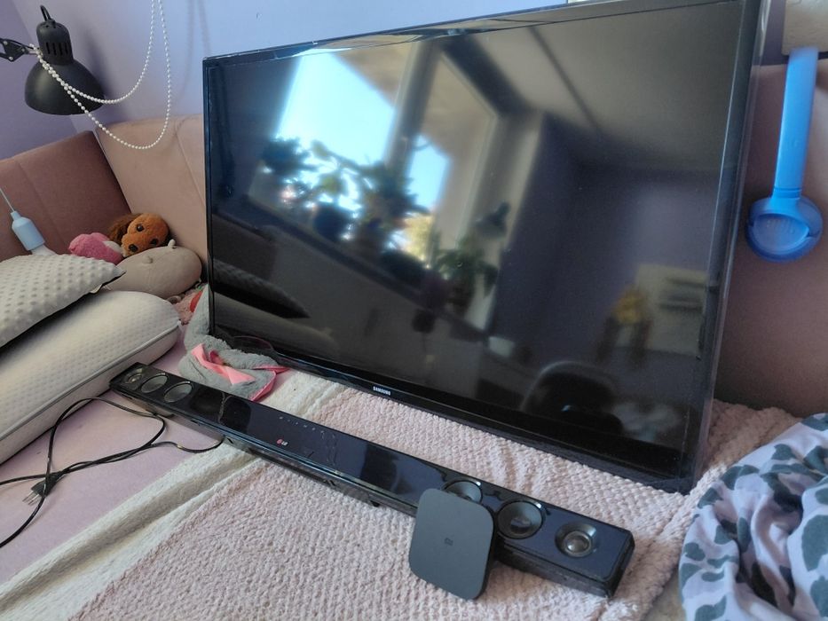 Telewizor 40 cali , soundbar , mi box