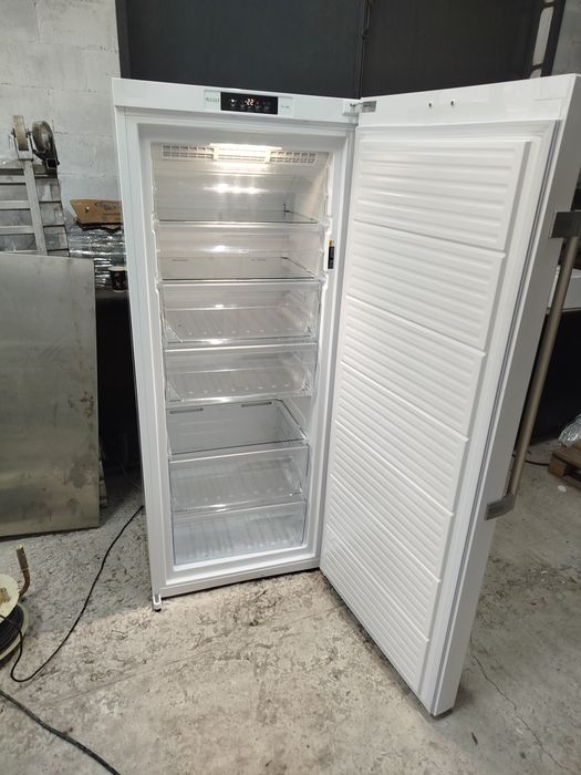 Морозильна камера Blomberg.