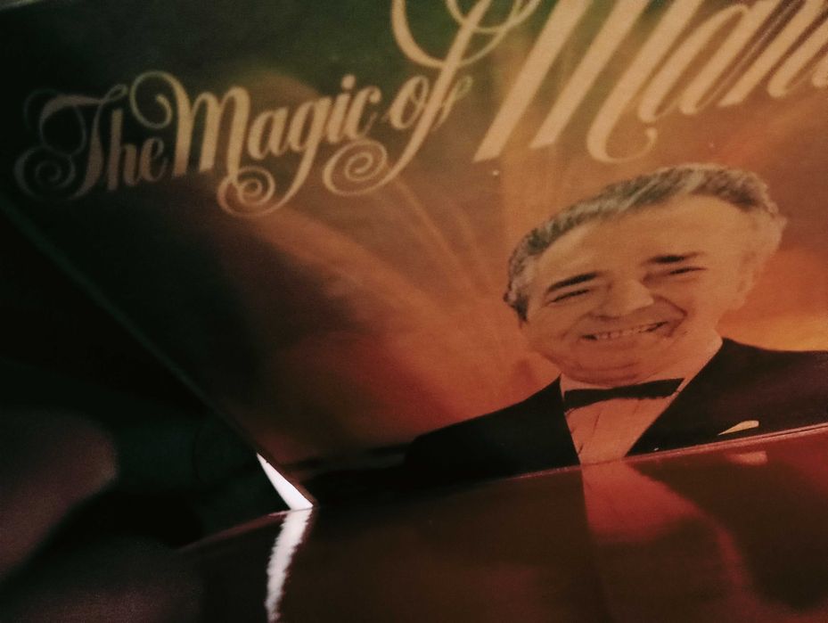 3 caixas de discos com título nas fotos