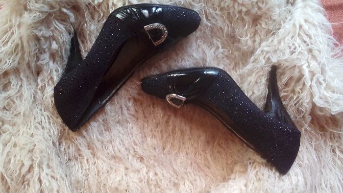 Czarne brokatowe szpilki